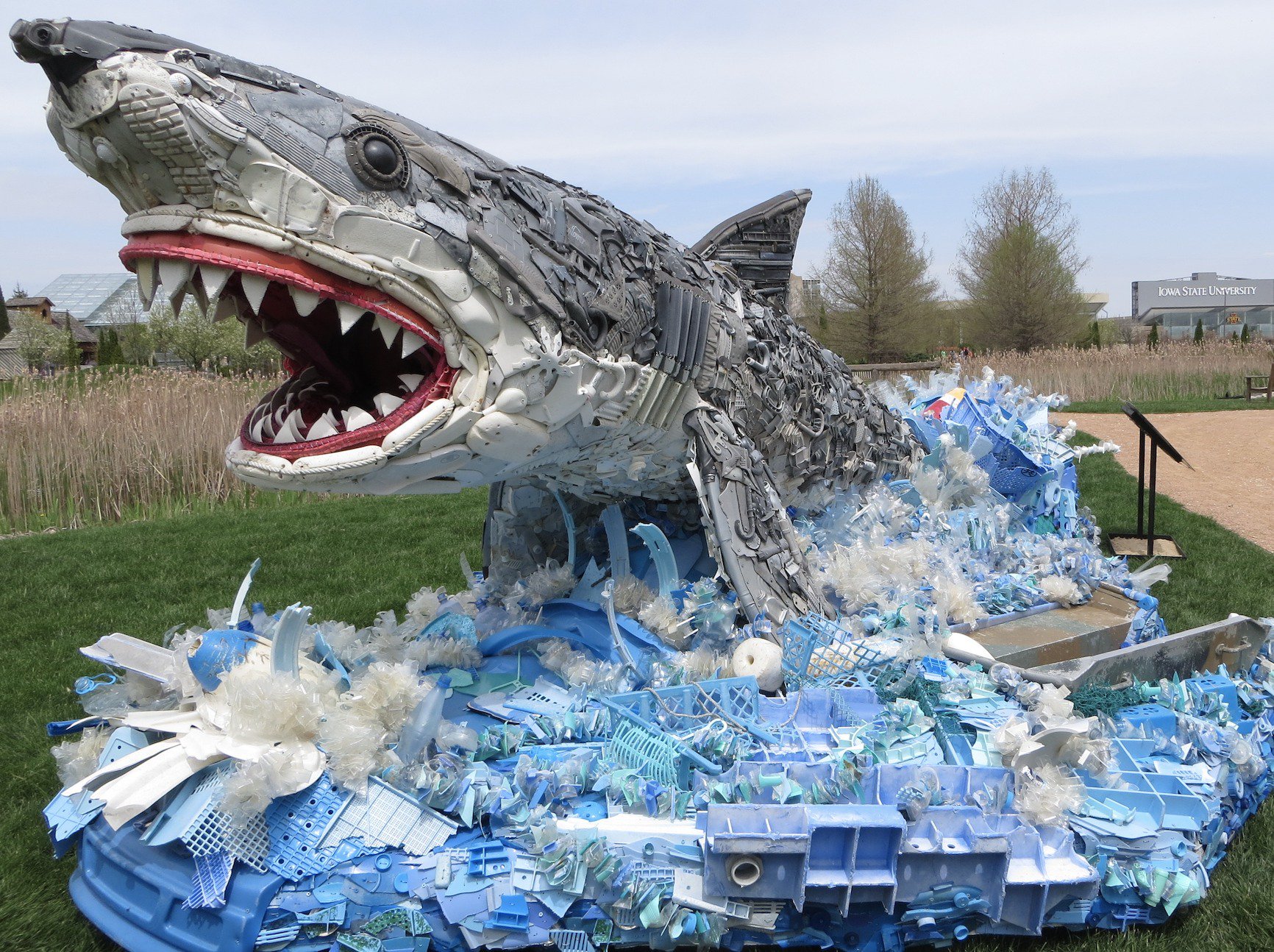Huge Sea Life Sculptures Made From Ocean s Plastic Trash Philippine