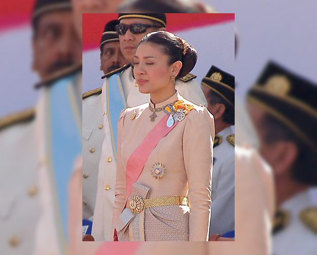Thailand Princess In Line To Become Queen Relinquishes Her Royal 